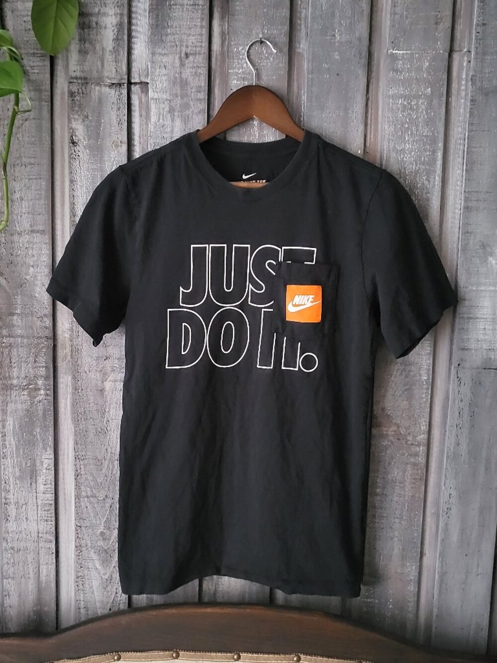 Nike Just Do It Graphic Black Pocket T-Shirt Small